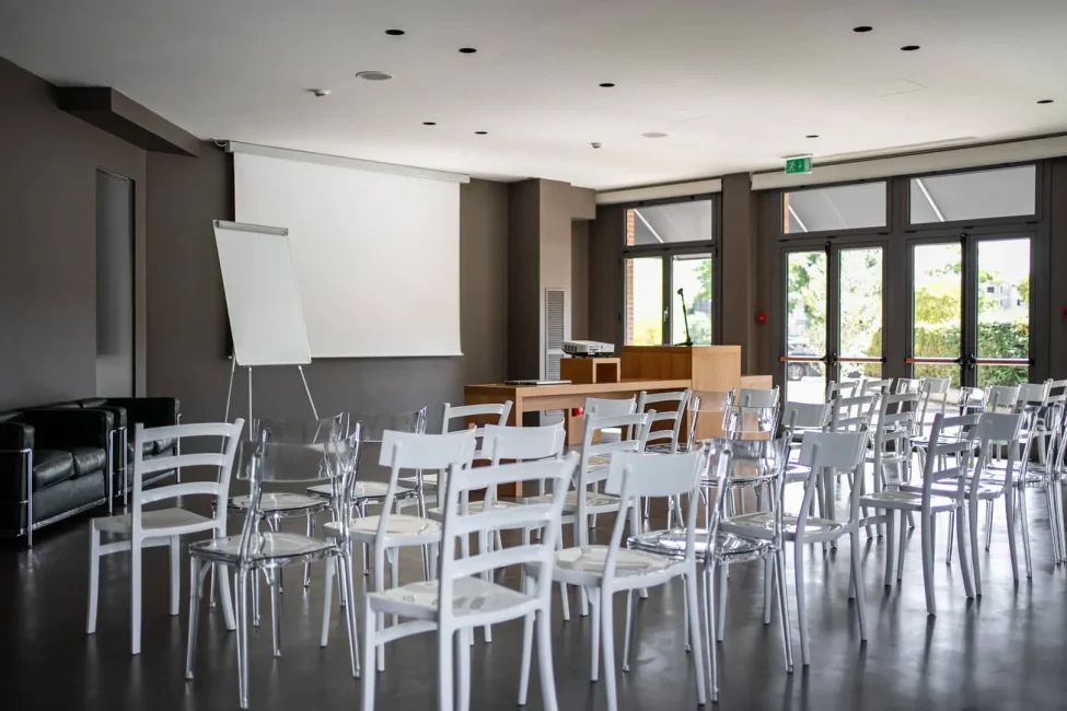 Sala-Conferenze-Moderna-al-Point-Hotel